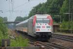 BR 101 Werbelokomotiven 101 040-4 (Ferrero Fan Connection) mit IC 1881 Hamburg Altona-M�nchen Hbf, am 23.07.2010 durch Radbruch