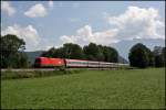 br-1016 1016 016 ist mit dem Autoreisezug Bregenz - Graz Hbf bei Niederaudorf unterwegs. (06.08.2009)