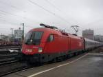 br-1016 1016 007-5 bei der Einfahrt in M�nchen Ost mit EC 113, am 06.02.2010 