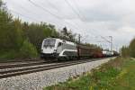 1016 034 mit einem gemischten G�terzug am 01.05.2010 in Haar. ...