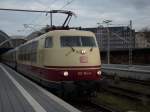 BR 103 103 184 und der TEE Rheingold am 28.November 2009 in L�beck Hbf.
