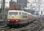 103 184-8 bei der Einfahrt in K�ln Hbf am 21.01.2010 ...