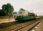 BR 103 Als der Urlaubsexpress aus K�ln im Juni 1998 erstmalig nach R�gen kam endete Dieser bereits in der Inselhauptstadt Bergen.Hier mu�te jedesmal die 103 220 wieder an das andere Zugende umsetzten.An einem Junitag 1998 fotografierte ich Sie beim umsetzten in Bergen. 