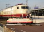 BR 103 Die Kulisse f�r meine Z-Lokomotive der BR 103 bietet die gro�e Schwester, die gerade in Heiligenstadt steht.
