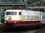103 235-8 kommt mit einem Sonderzug (WDR Schlagerexpress) aus R�gen ...