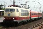 Die 103 235-8 zieht den IC aus K�ln nach Hamburg ...