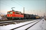 br-1042 Leider war die Sonne schon hinter den Bergen verschwunden, als die 1042 020 mit diesem G�terzug in Zeltweg duchfuhr.
27.01.2010