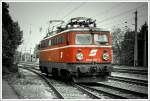 br-1042 1042 007 f�hrt in den Bahnhof Korneuburg ein.
2.5.2010