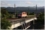 br-1042 Nachdem die 1042 036 einem G�terzug �ber den Neumarkter Sattel vorgepannt hatte, konnte ich sie anschlie�end bei der Retourfahrt als Lokzug Richtung Knittelfeld ablichten.  
P�lsbr�cke Zeltweg 4.6.2010