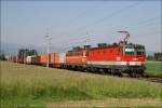 Die beiden E-Loks 1044 032 + 1042 041 (kalt) ziehen ...
