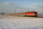 br-1044 Bei eisiger K�lte f�hrt 1044 115 mit EN 234 'Allegro Tosca' von Rom nach Wien Meidling.
21.12.2009
