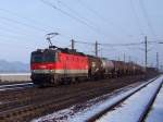 1044 122-0 eilt mit einem G�terzug Richtung Salzburg;100107  ...