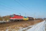 Mit einem G�terzug ist am 16.01.2010 die 
1044 007 ist ...