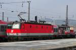 br-1044 1044 017 am 23.01.10 in Salzburg. In Hintergund: 1163 001