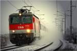 Im Schneegest�ber f�hrt 1044 028 mit IC 733 Der ...