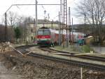 �BB 1044 mit Doppelstock-Wendezug bei der Einfahrt in den Bahnhof ...