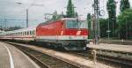 br-1044 1044 085-7 steht am 18.08.'06, mit ihrem IC, in Lindau HBf. zur Abfahrt bereit (Bild und Scan: Felix H�hne)