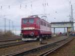 Ein etwas urige Lok. Die 211 001-3 der DDR war ...