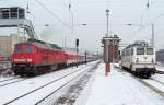 232 568-6 rangiert hier mit einer Nachtzuggarnitur im Bahnhof von ...