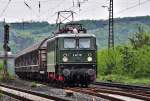 br-109-e-11-dr-211 E42 151 zieht einen Autozug Richtung W�rzburg, hier bei Retzbach am 11.05.2010