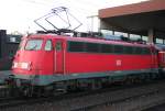 br-110-bugelfalte Alte Bilder: Die bereits verbenderte 110 374-6 zieht den RE4 Verst�rker am 25.03.2008 in D�sseldorf HBF