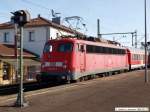 br-110-bugelfalte Sonderzug RE 15850 mit 110 431-4 zum Bundesliga-Fu�ballspiel VFB Stuttgart gegen Eintracht Frankfurt am 27.02.2010 im Gottlieb Daimler Stadion, bei der einfahrt in den Bf Stuttgart-Untert�rkheim.