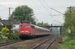 br-110-bugelfalte 110 427-2 mit RE 4062, Mannheim Hbf - Frankfurt(M) Hbf, bei der Durchfahrt in Laudenbach(Bergstra�e). 21.04.2010
