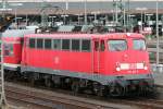 Die 110 417-3 zieht einen RE4 Verst�rker aus D�sseldorf HBF ...