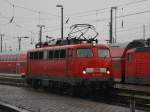 Die 110 438 am 22.02.2009 bei einer Rangierfahrt in Leipziger ...