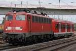 Und wieder zur�ck 110 497-5 am 5.7.10 in Duisburg-Entenfang  ...