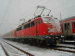 br-110-bugelfalte Die 110 504-8 mit N-Wagen in Aachen Rothe Erde Asg abgestellt am 21.12.2009.