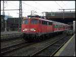 110 497 mit RE4 bei der Abfahrt in D�sseldorf Hbf, ...
