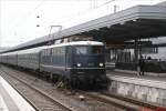 br-110-e-10 Essen Hbf, 8.5.´10: Eine �berraschung auf dem Weg nach Rat.-Lintorf: In Essen fuhr gerade ein Sonderzug ein, der eigentlich als Dampflokzug deklariert war. Deswegen staunten wir nicht schlecht, als dann die E10-121 ihren Halt in Essen versah.