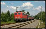 br-110-e-10 110 231 legt sich mit ihrem Sonderzug nach Kehl bei Malsch sch�n fotogen in die Kurve. Aufgenommen am 18.07.10