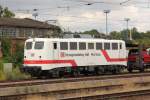 br-110-e-10 Nachdem ich im Internet gelesen hatte, dass 110 511-3 vom AW Dessau mit ihrem Autozug durch Magdeburg kommen w�rde, bin ich gegen Mittag zum Hbf gefahren. Und 5 Minuten nach meiner Ankunft kam sie auch schon angefahren :-) Fotografiert am 30.07.2010 von Bahnsteig 8. 