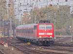 BR 111 mit Zugen 111 152 mit einem RE am 31.10.09 in M�nchengladbach Hbf