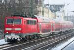 Die 111 014-7 zieht ihren RE4 von Dortmund nach Aachen ...