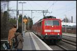 BR 111 mit Zugen Ein alt bekannter Lokf�hrer der gerade einen RE4 DoSto Park mit 111 160 als Zuglok in Erkelenz einfuhr.
18.03.10 15:59
