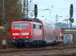 111 155 zieht den RE4 am 25.03.2010 aus Aachen West. ...