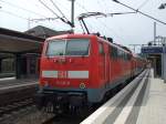 Baureihe 111 131 wartet am 26. Mai 2010 mit ihrem ...