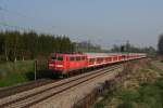 111 020 mit einem RE am 24.04.2010 bei Gro�karolinenfeld.  ...