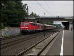 BR 111 mit Zugen 111 147 mit RB35 bei der Durchfahrt durch D�sseldorf Angermund, 22.07.2010