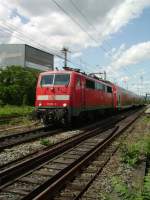 Eine BR 111 mit ...  Daniel Oster 14.06.2011