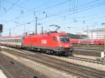 br-1116-vor-personenzugen 1116 022-3 bei der Einfahrt in den M�nchner Hbf am 07.04.2009
