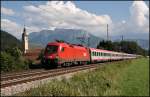 1016 036 legt sich vor dem Kloster Raisach mit dem ...