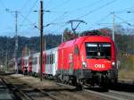 1116 129-6 f�hrt die CS-Garnitur als REX3015, und nimmt Fahrg�ste ...
