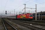 1116 060 mit OIC bei der Einfahrt in Salzburg. 01.01.2010. ...