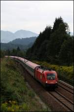 br-1116-vor-personenzugen 1116 130 schl�ngelt sich vor Oberaudorf mit diesem OEC durch das Inntal in Richtung Norden. (11.08.2009)