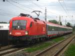 br-1116-vor-personenzugen Nachdem der geschobene Bauzug vorbei fuhr, wartete ich noch auf den EN 246 um zu sehen, ob was interessantes dabei ist aber dem war nicht so. Hier mit der 1116 192 in Lauterach.