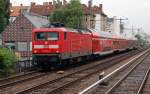 112 185 zieht am 12.06.10 einen RE2 nach Cottbus am ...